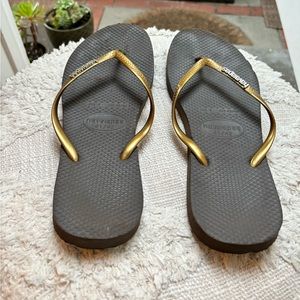 Havaianas Women Gold Sandals-Used- Size 9